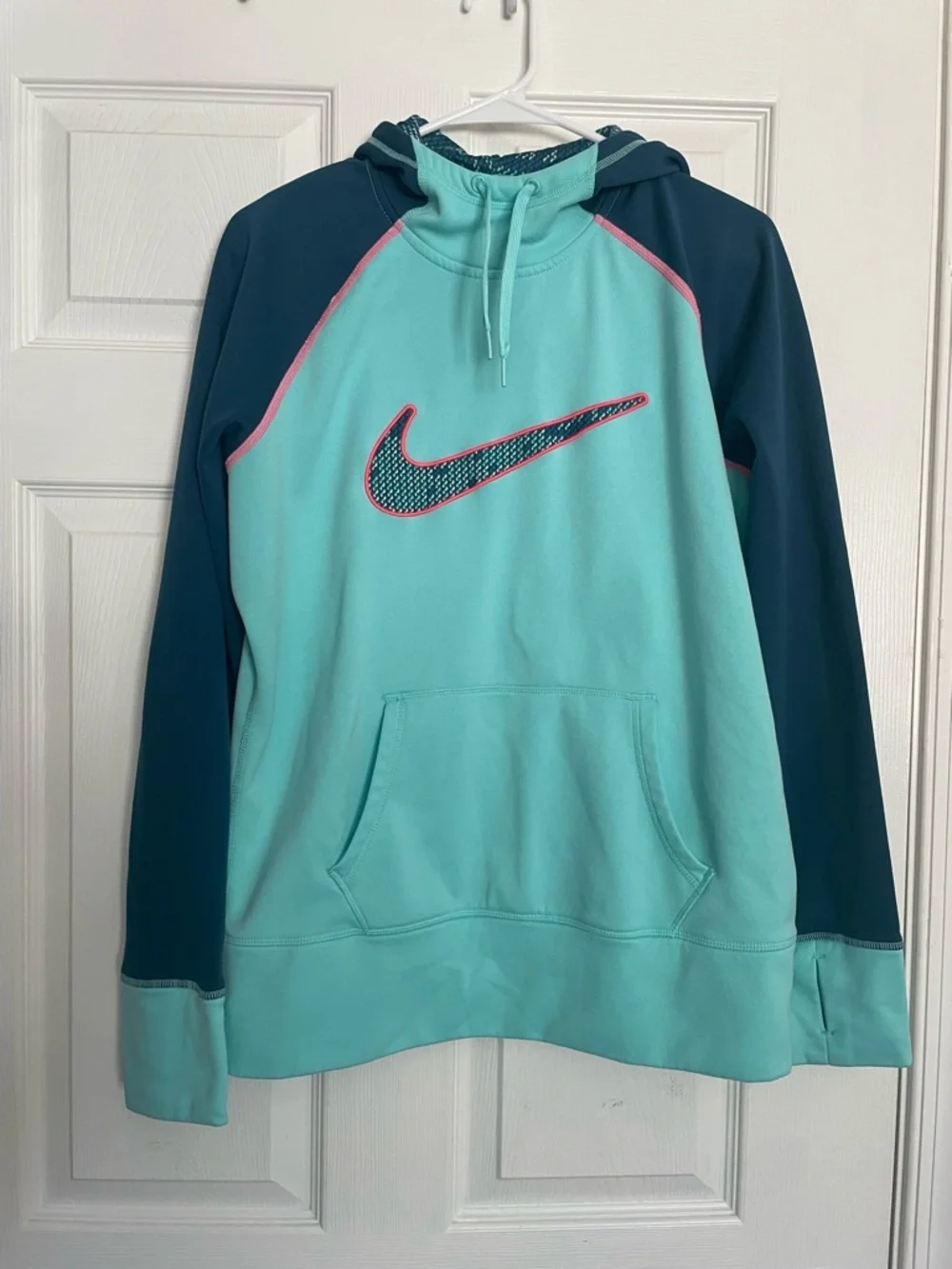 Nike Women’s size Large Teal & Aqua Therma-Fit Hoodie
